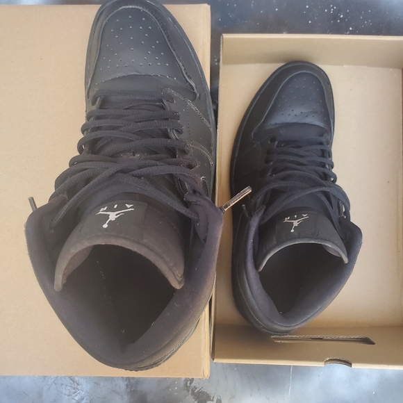 Jordan Retro 1 all black. - Picture 4 of 5